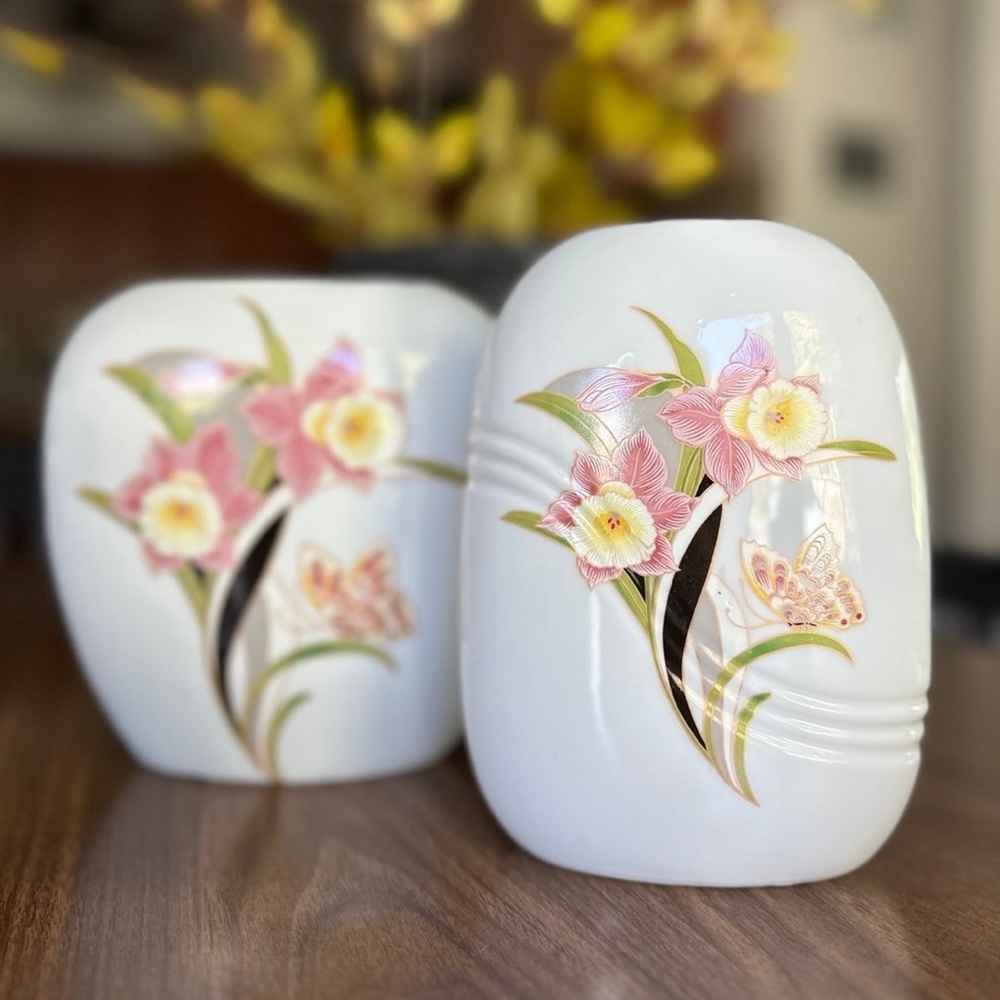 Vintage ceramic floral vase/ginger jar set